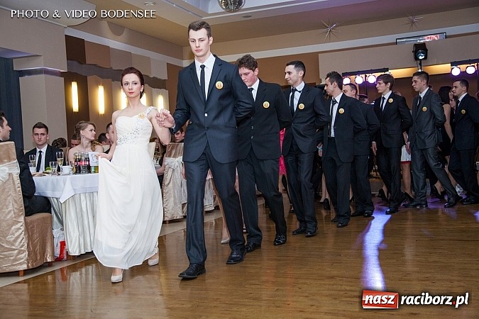 Zdjęcie w galerii na portalu naszraciborz.pl: Budowlanka bawi się na studniówce w Bravo wiadomości z regionu