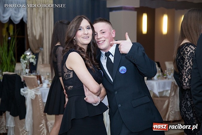 Zdjęcie w galerii na portalu naszraciborz.pl: Budowlanka bawi się na studniówce w Bravo wiadomości z regionu