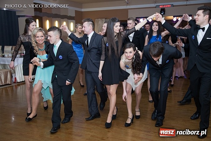 Zdjęcie w galerii na portalu naszraciborz.pl: Budowlanka bawi się na studniówce w Bravo wiadomości z regionu