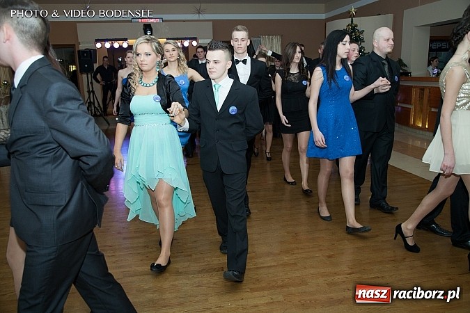 Zdjęcie w galerii na portalu naszraciborz.pl: Budowlanka bawi się na studniówce w Bravo wiadomości z regionu