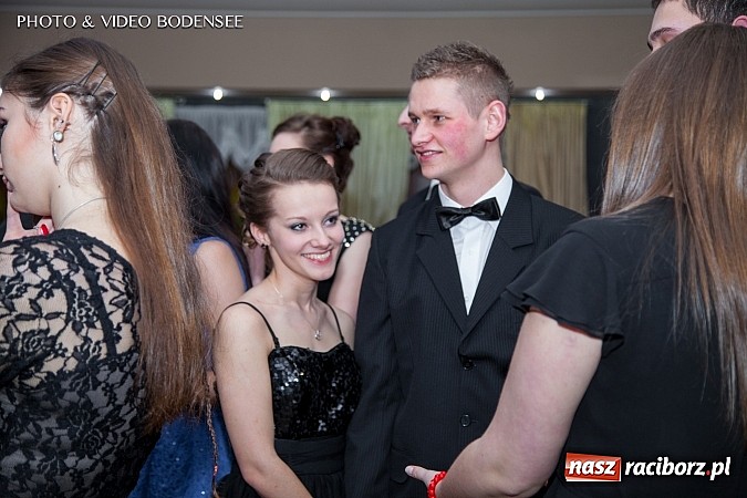 Zdjęcie w galerii na portalu naszraciborz.pl: Budowlanka bawi się na studniówce w Bravo wiadomości z regionu