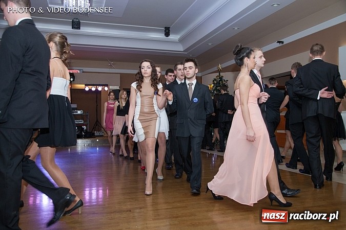 Zdjęcie w galerii na portalu naszraciborz.pl: Budowlanka bawi się na studniówce w Bravo wiadomości z regionu