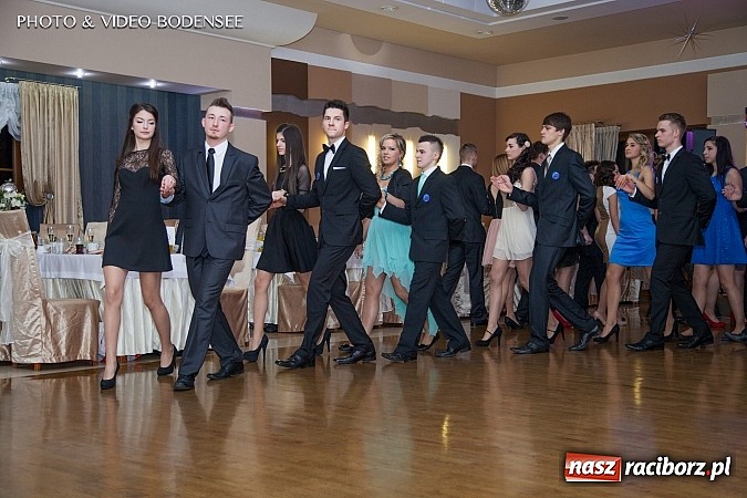 Zdjęcie w galerii na portalu naszraciborz.pl: Budowlanka bawi się na studniówce w Bravo wiadomości z regionu