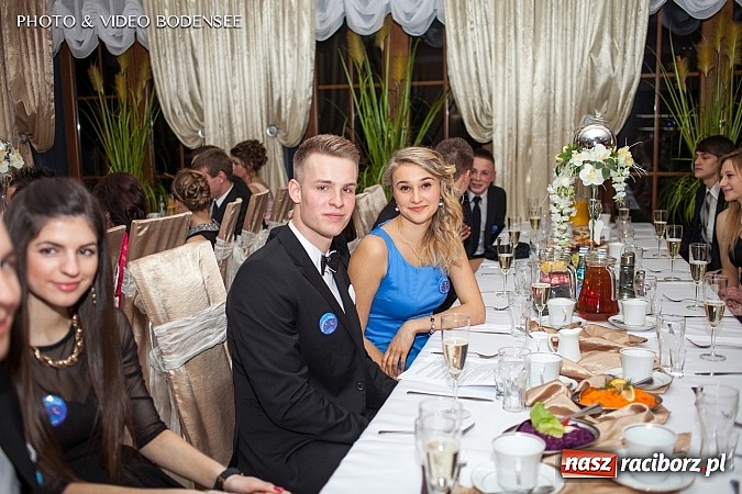 Zdjęcie w galerii na portalu naszraciborz.pl: Budowlanka bawi się na studniówce w Bravo wiadomości z regionu