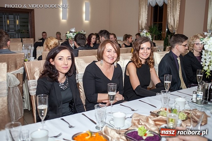 Zdjęcie w galerii na portalu naszraciborz.pl: Budowlanka bawi się na studniówce w Bravo wiadomości z regionu