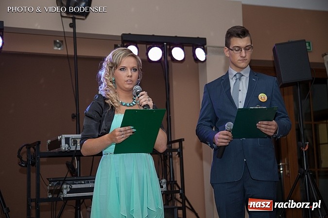 Zdjęcie w galerii na portalu naszraciborz.pl: Budowlanka bawi się na studniówce w Bravo wiadomości z regionu