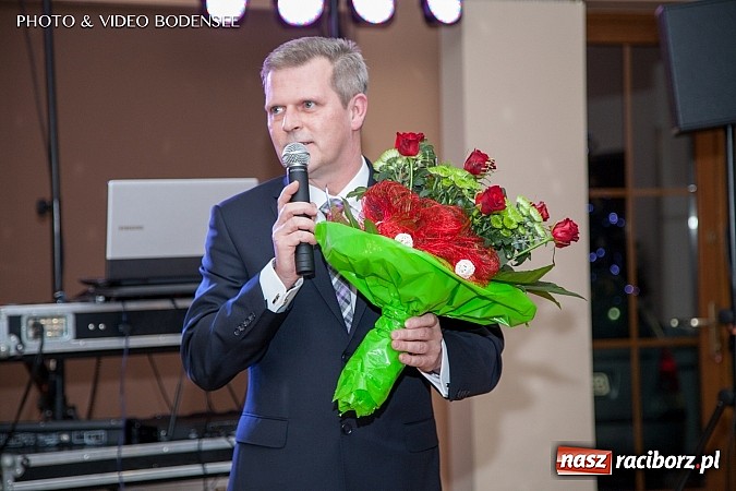 Zdjęcie w galerii na portalu naszraciborz.pl: Budowlanka bawi się na studniówce w Bravo wiadomości z regionu