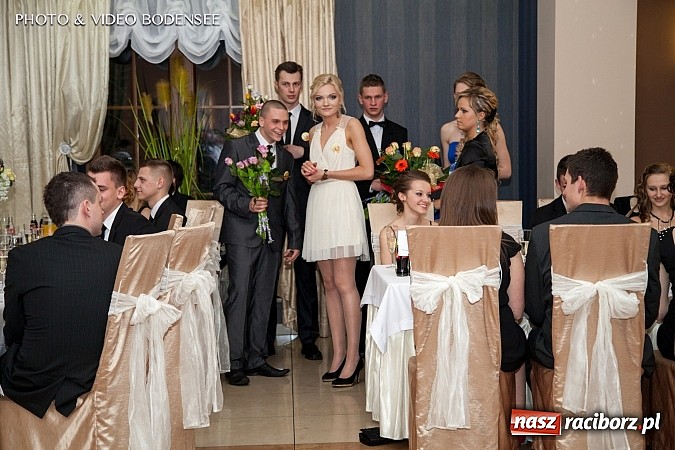 Zdjęcie w galerii na portalu naszraciborz.pl: Budowlanka bawi się na studniówce w Bravo wiadomości z regionu