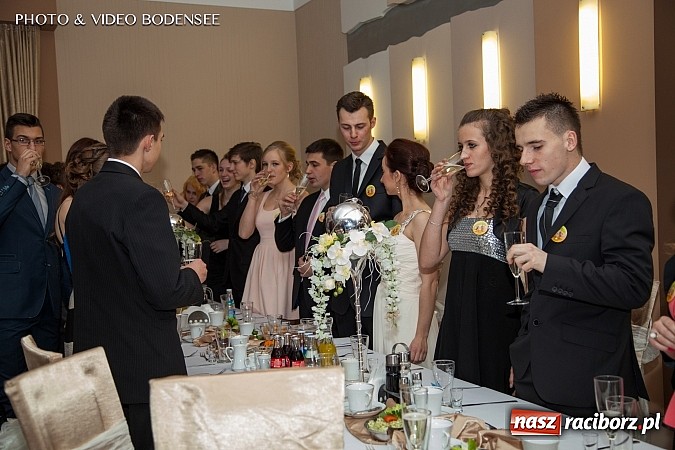 Zdjęcie w galerii na portalu naszraciborz.pl: Budowlanka bawi się na studniówce w Bravo wiadomości z regionu