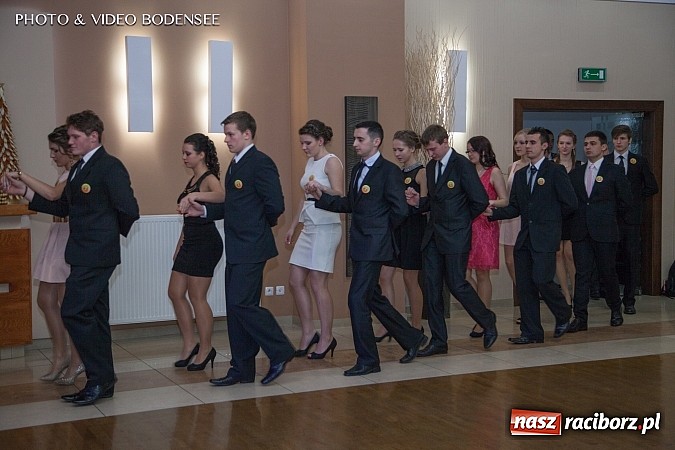 Zdjęcie w galerii na portalu naszraciborz.pl: Budowlanka bawi się na studniówce w Bravo wiadomości z regionu