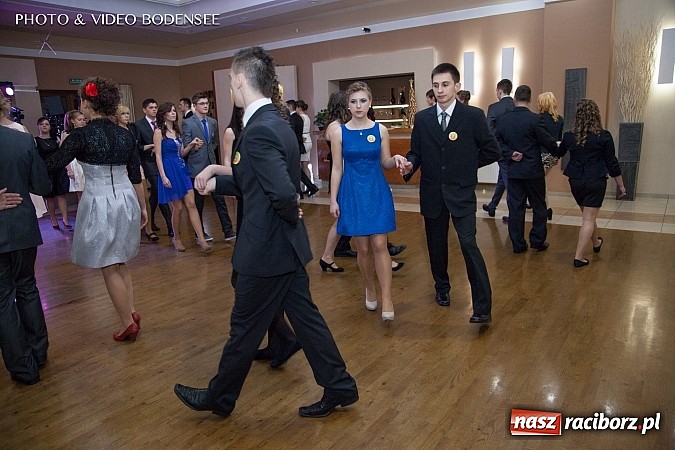 Zdjęcie w galerii na portalu naszraciborz.pl: Budowlanka bawi się na studniówce w Bravo wiadomości z regionu