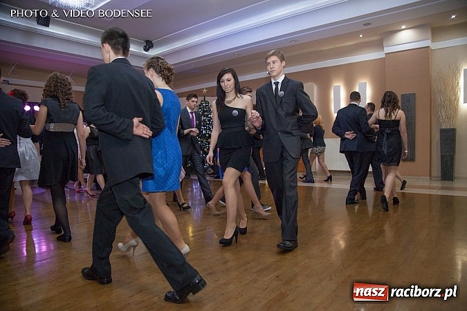 Zdjęcie w galerii na portalu naszraciborz.pl: Budowlanka bawi się na studniówce w Bravo wiadomości z regionu