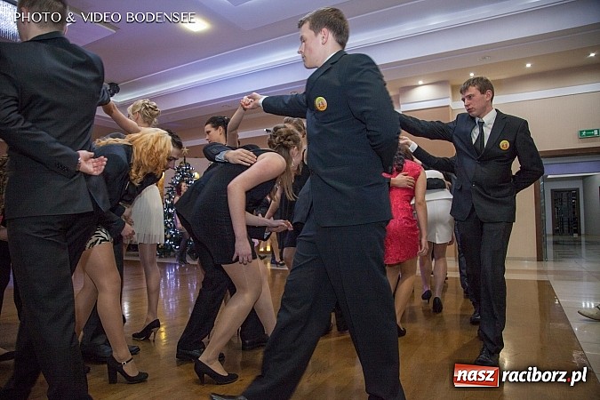 Zdjęcie w galerii na portalu naszraciborz.pl: Budowlanka bawi się na studniówce w Bravo wiadomości z regionu