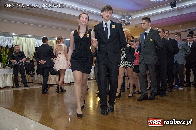 Zdjęcie w galerii na portalu naszraciborz.pl: Budowlanka bawi się na studniówce w Bravo wiadomości z regionu