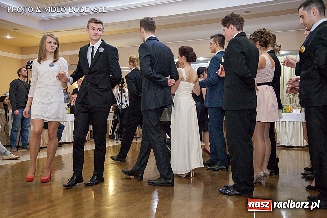 Zdjęcie w galerii na portalu naszraciborz.pl: Budowlanka bawi się na studniówce w Bravo wiadomości z regionu