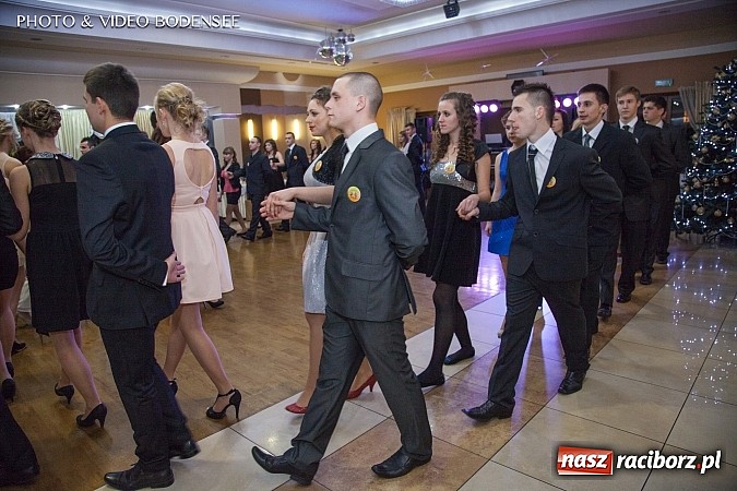 Zdjęcie w galerii na portalu naszraciborz.pl: Budowlanka bawi się na studniówce w Bravo wiadomości z regionu