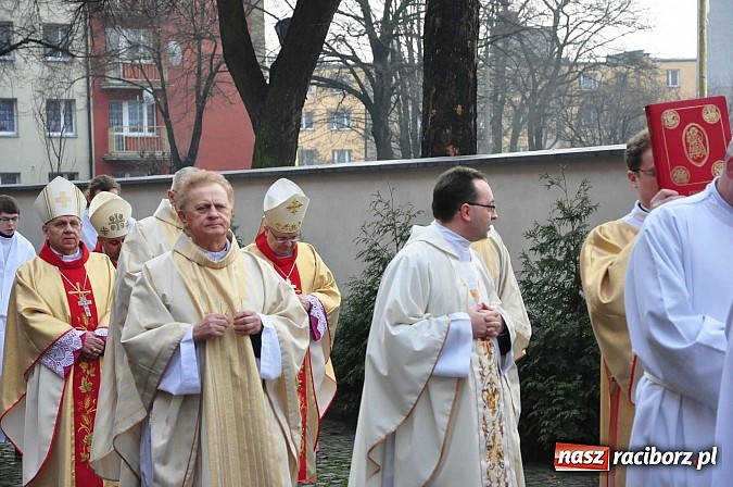 Zdjęcie w galerii na portalu naszraciborz.pl: To była pierwsza taka uroczystość w historii Raciborza! Raciborzanka ma być błogosławioną wiadomości z regionu
