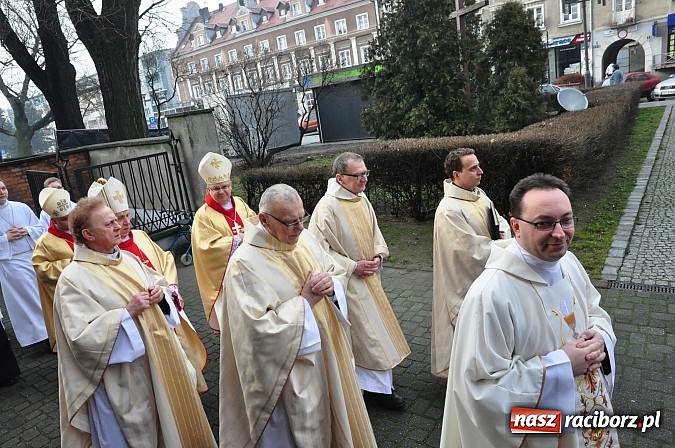 Zdjęcie w galerii na portalu naszraciborz.pl: To była pierwsza taka uroczystość w historii Raciborza! Raciborzanka ma być błogosławioną wiadomości z regionu