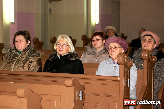 Zdjęcie w galerii na portalu naszraciborz.pl: Ch&oacute;r z Pawłowa koncertował w Wojnowicach wiadomości z regionu