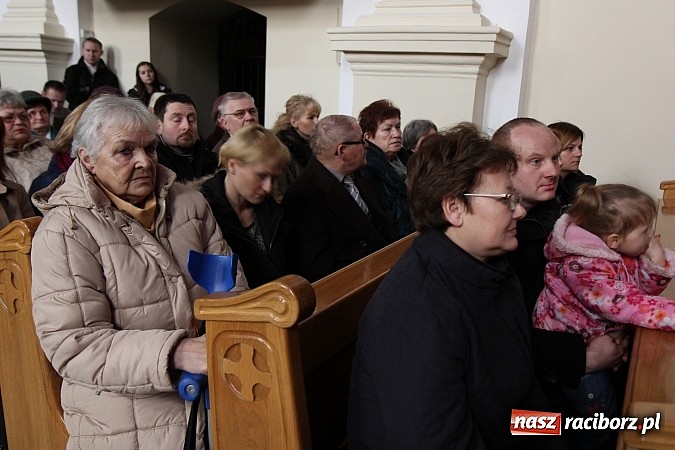 Zdjęcie w galerii na portalu naszraciborz.pl: Koncert Laureat&oacute;w IX Gminnego Przeglądu Kolęd i Pastorałek w kościele w Tworkowie wiadomości z regionu