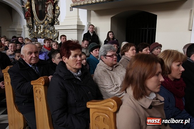 Zdjęcie w galerii na portalu naszraciborz.pl: Koncert Laureat&oacute;w IX Gminnego Przeglądu Kolęd i Pastorałek w kościele w Tworkowie wiadomości z regionu