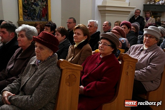 Zdjęcie w galerii na portalu naszraciborz.pl: Koncert Laureat&oacute;w IX Gminnego Przeglądu Kolęd i Pastorałek w kościele w Tworkowie wiadomości z regionu