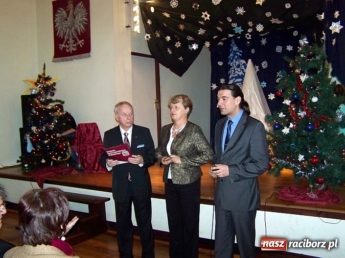 Zdjęcie w galerii na portalu naszraciborz.pl: Uczniowie G5 przedstawili Jasełka wiadomości z regionu