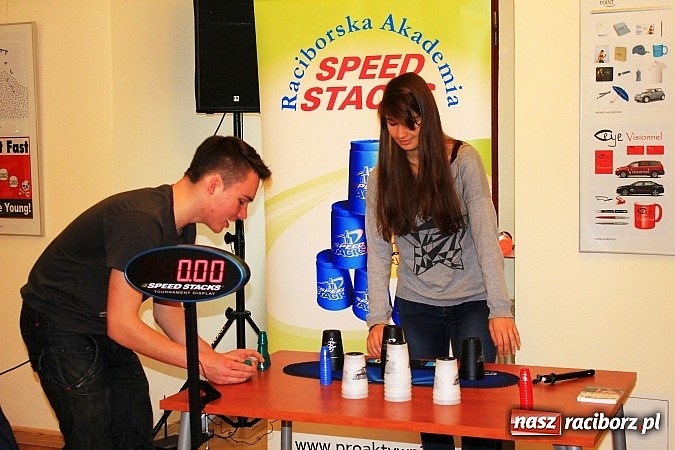 Zdjęcie w galerii na portalu naszraciborz.pl: Mini Speed Stacks na Zamku Piastowskim wiadomości z regionu