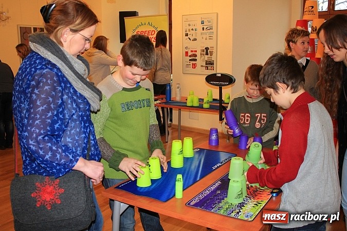 Zdjęcie w galerii na portalu naszraciborz.pl: Mini Speed Stacks na Zamku Piastowskim wiadomości z regionu