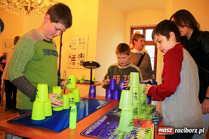 Zdjęcie w galerii na portalu naszraciborz.pl: Mini Speed Stacks na Zamku Piastowskim wiadomości z regionu