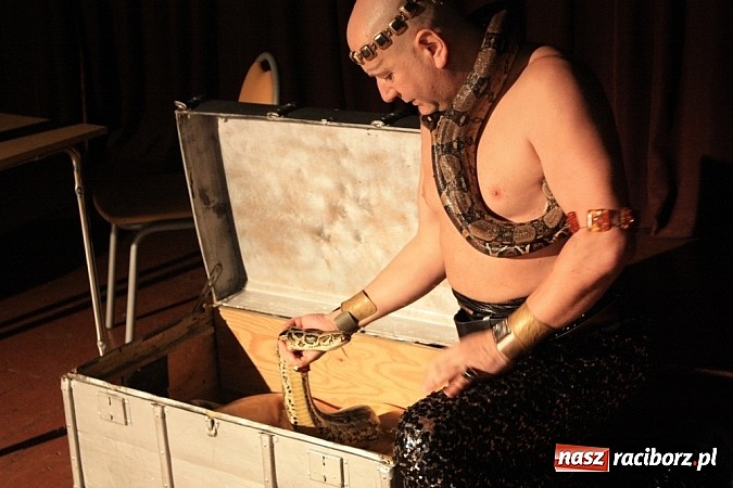 Zdjęcie w galerii na portalu naszraciborz.pl: Węże dusiciele zachwyciły dzieci w Krzanowicach wiadomości z regionu