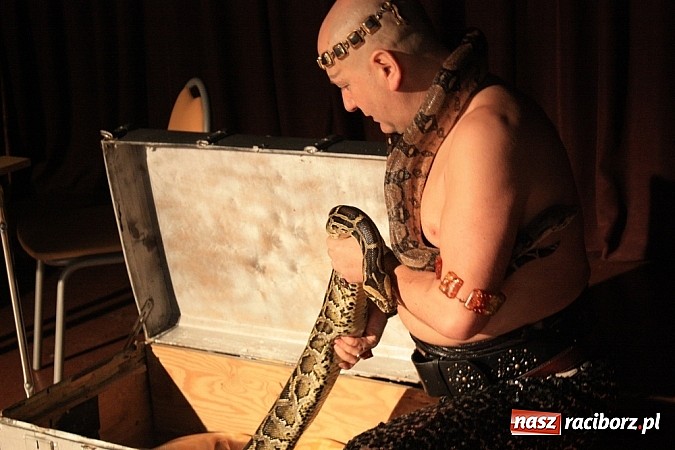 Zdjęcie w galerii na portalu naszraciborz.pl: Węże dusiciele zachwyciły dzieci w Krzanowicach wiadomości z regionu