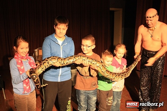 Zdjęcie w galerii na portalu naszraciborz.pl: Węże dusiciele zachwyciły dzieci w Krzanowicach wiadomości z regionu