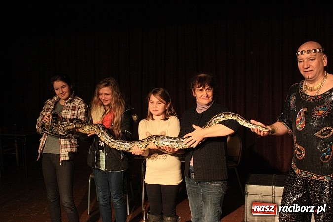 Zdjęcie w galerii na portalu naszraciborz.pl: Węże dusiciele zachwyciły dzieci w Krzanowicach wiadomości z regionu