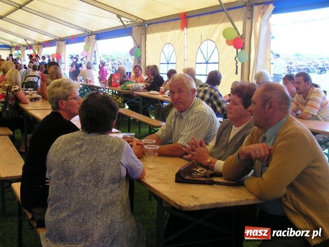 Zdjęcie w galerii na portalu naszraciborz.pl: Wielki festyn parafialny w Cyprzanowie wiadomości z regionu