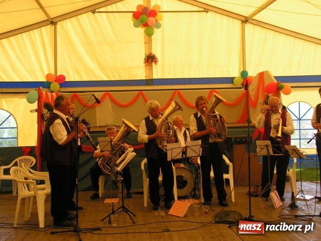 Zdjęcie w galerii na portalu naszraciborz.pl: Wielki festyn parafialny w Cyprzanowie wiadomości z regionu