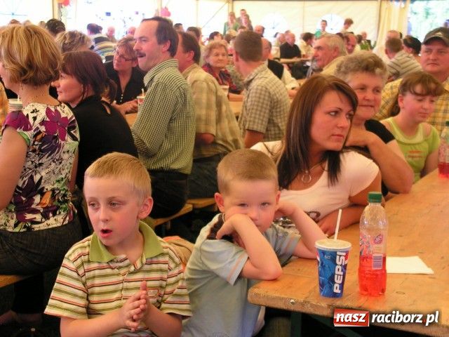 Zdjęcie w galerii na portalu naszraciborz.pl: Wielki festyn parafialny w Cyprzanowie wiadomości z regionu