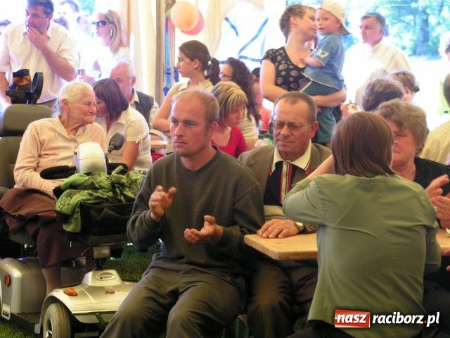 Zdjęcie w galerii na portalu naszraciborz.pl: Wielki festyn parafialny w Cyprzanowie wiadomości z regionu