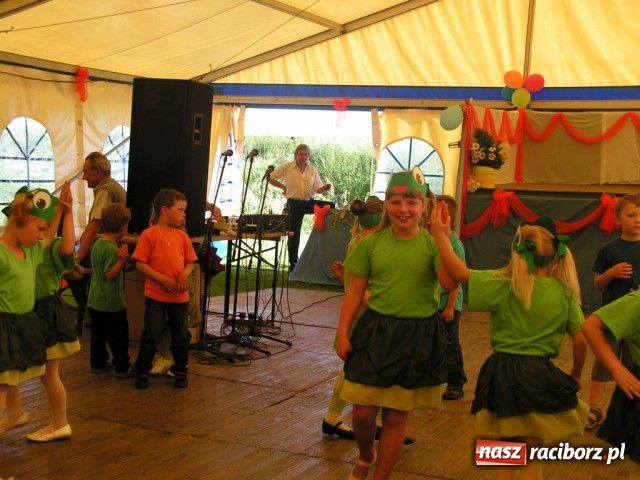 Zdjęcie w galerii na portalu naszraciborz.pl: Wielki festyn parafialny w Cyprzanowie wiadomości z regionu