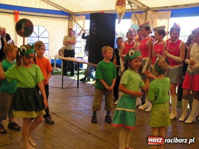 Zdjęcie w galerii na portalu naszraciborz.pl: Wielki festyn parafialny w Cyprzanowie wiadomości z regionu