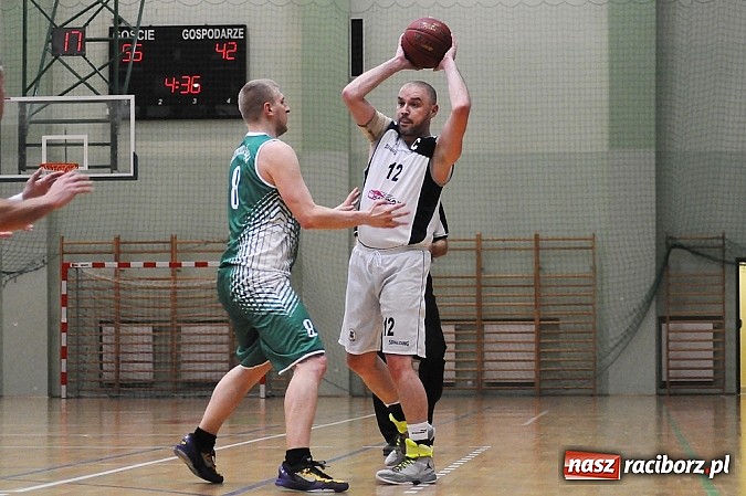 Zdjęcie w galerii na portalu naszraciborz.pl: Koszykówka. Wysoka porażka Ofensywy wiadomości z regionu