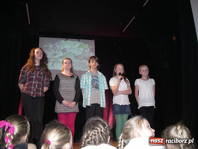 Zdjęcie w galerii na portalu naszraciborz.pl: Dzień Babci i Dziadka w MDK-u wiadomości z regionu