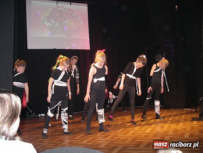 Zdjęcie w galerii na portalu naszraciborz.pl: Dzień Babci i Dziadka w MDK-u wiadomości z regionu