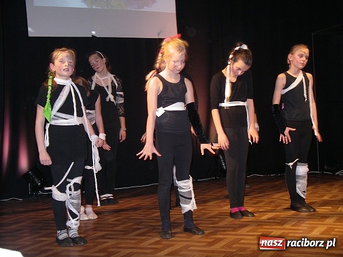 Zdjęcie w galerii na portalu naszraciborz.pl: Dzień Babci i Dziadka w MDK-u wiadomości z regionu