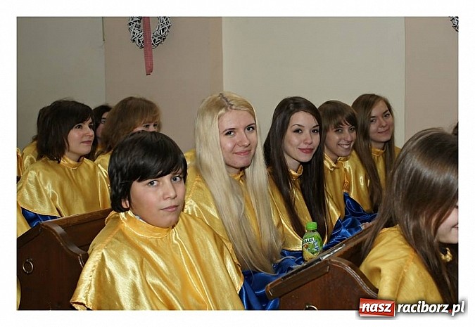 Zdjęcie w galerii na portalu naszraciborz.pl: Bel Canto i Tryl zaśpiewały wspólnie w Toszku wiadomości z regionu