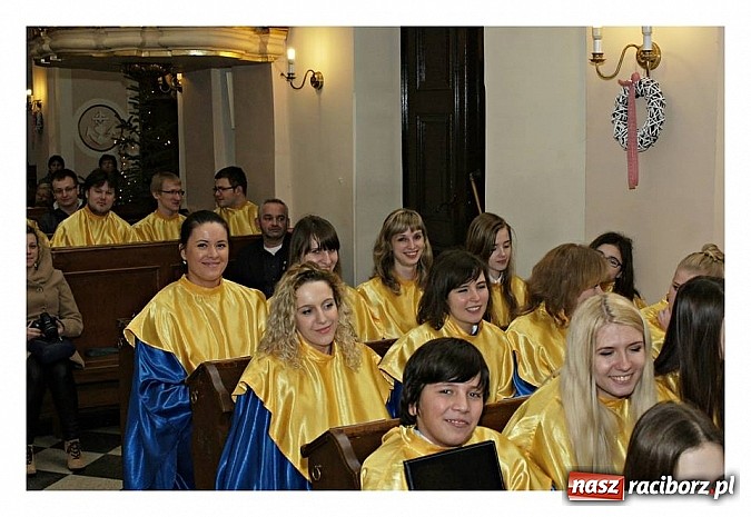 Zdjęcie w galerii na portalu naszraciborz.pl: Bel Canto i Tryl zaśpiewały wspólnie w Toszku wiadomości z regionu