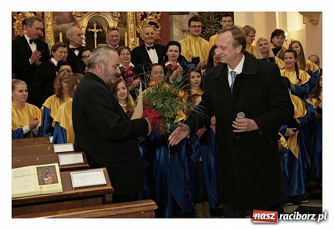 Zdjęcie w galerii na portalu naszraciborz.pl: Bel Canto i Tryl zaśpiewały wspólnie w Toszku wiadomości z regionu