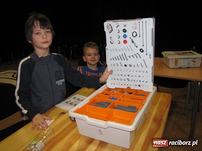 Zdjęcie w galerii na portalu naszraciborz.pl: Miłośnicy konstruowania na warsztatach w RCK wiadomości z regionu