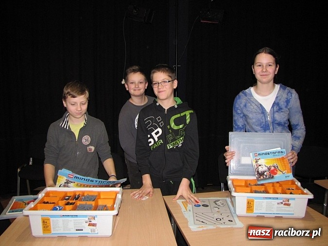 Zdjęcie w galerii na portalu naszraciborz.pl: Miłośnicy konstruowania na warsztatach w RCK wiadomości z regionu