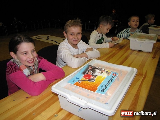 Zdjęcie w galerii na portalu naszraciborz.pl: Miłośnicy konstruowania na warsztatach w RCK wiadomości z regionu